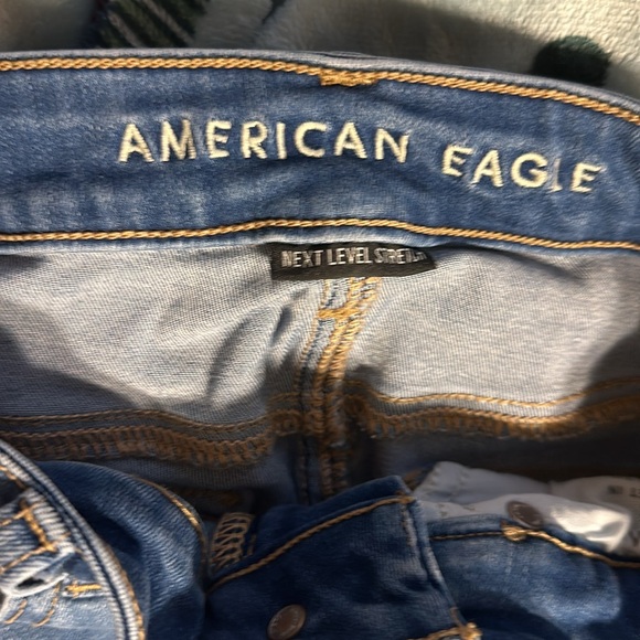 American eagle light blue Jean shorts with front and back pockets - Picture 2 of 3